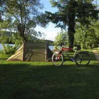 Camping und Schwimmbad am Rhein