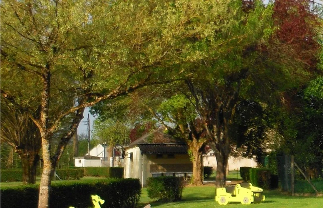 camping-municipal-des-patis-nazelles-negron-0y3rd