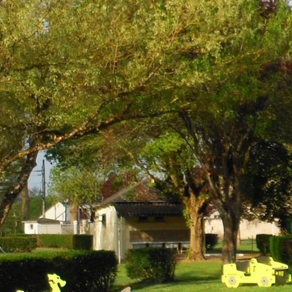 camping-municipal-des-patis-nazelles-negron-0y3rd