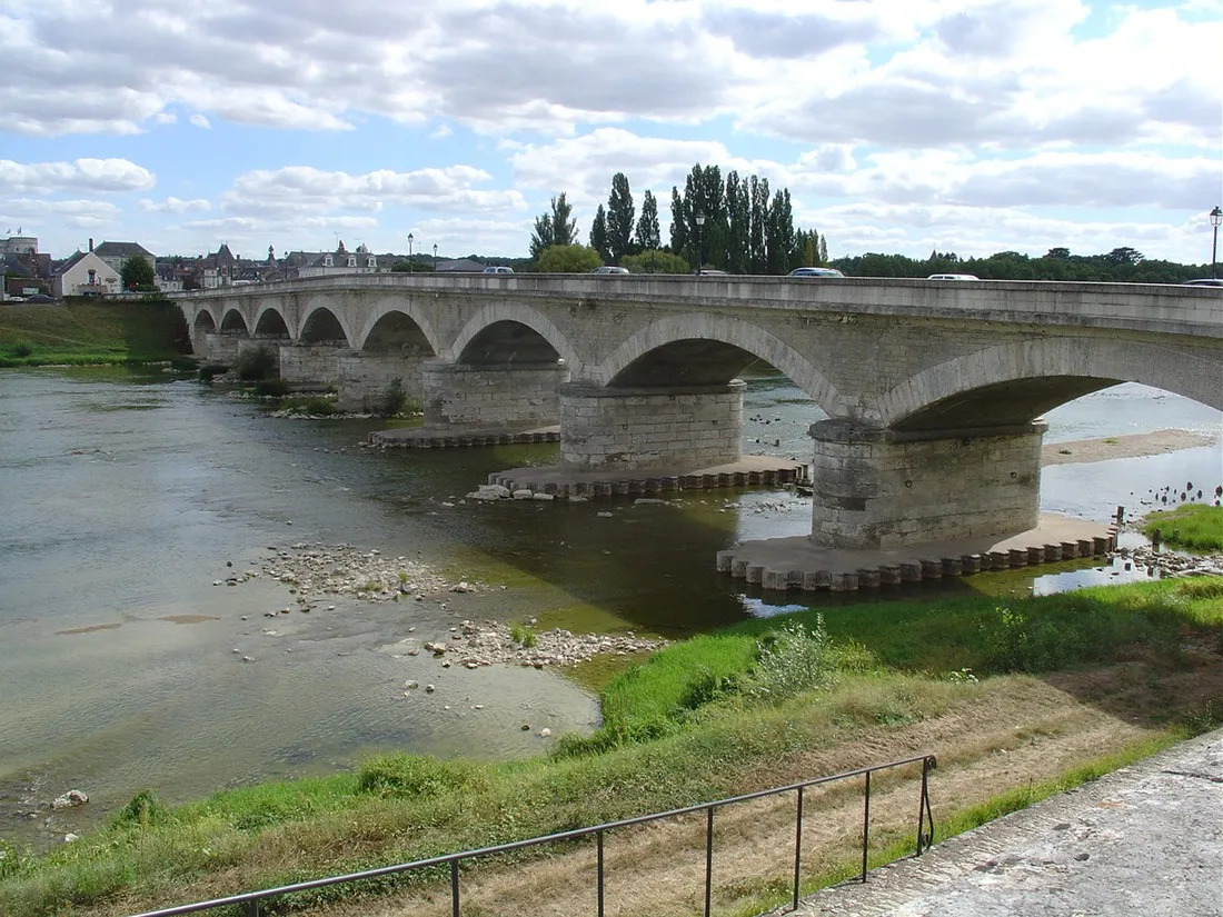 camping-municipal-des-patis-nazelles-negron-9jvpg