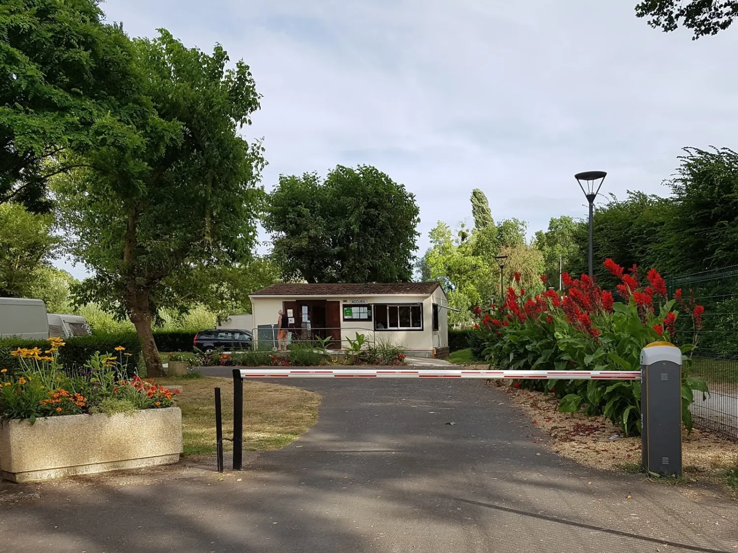 camping-municipal-des-patis-nazelles-negron-ufwvz