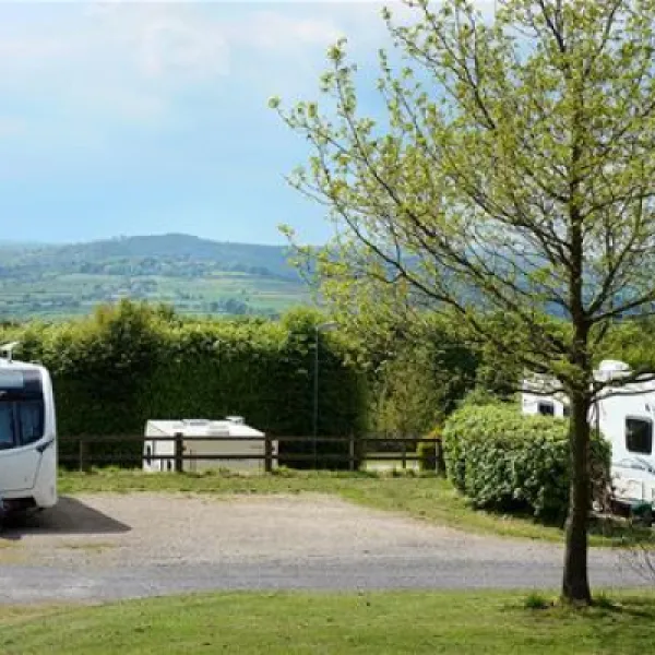 lickpenny-caravan-park-tansley-mfhhq