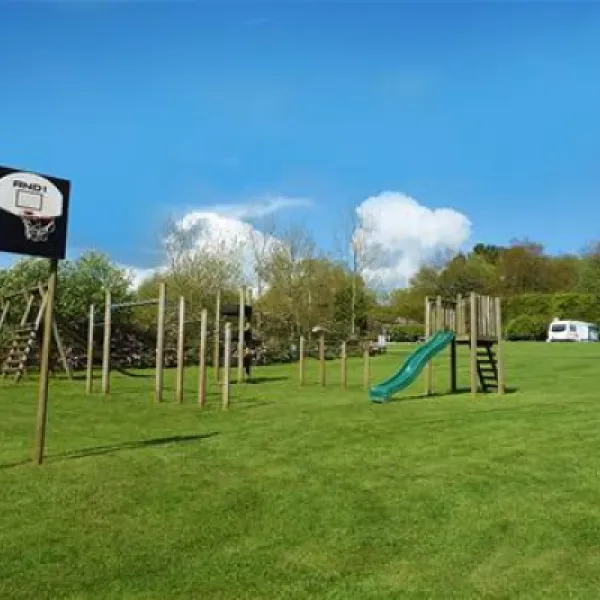 lickpenny-caravan-park-tansley-ov3fw