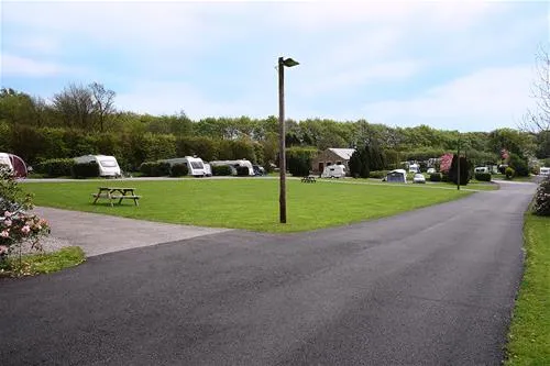 lickpenny-caravan-park-tansley-tazsu