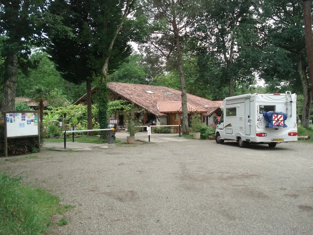 camping-le-pin-st-justin-s3zlr