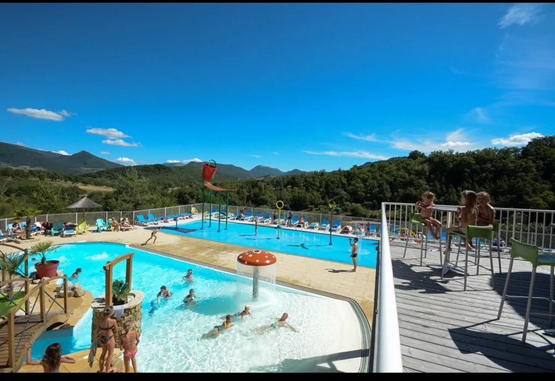 yelloh-village-les-bois-du-chatelas-bourdeaux-drome-sxont