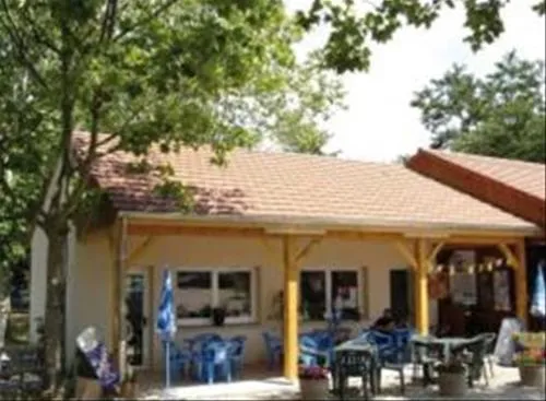 la-roseraie-brugheas-uhltm
