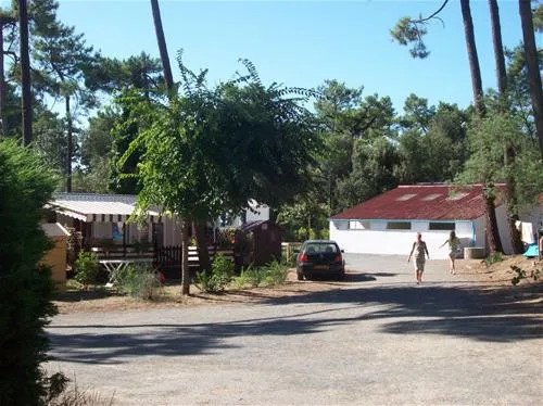 camping-club-les-pins-le-grand-village-plage-r2zfa