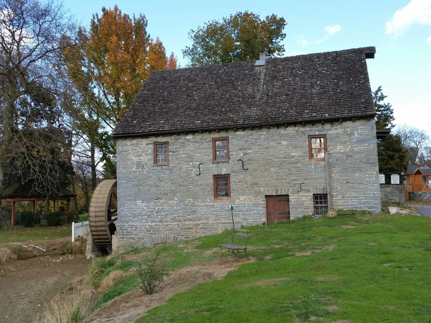 mill-bridge-village-camp-resort-ronks-bp5wt