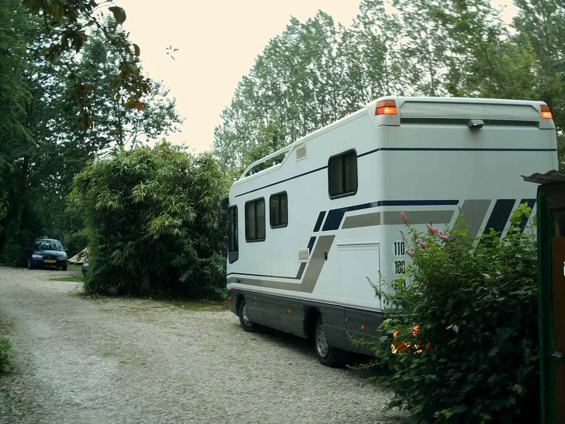 camping-aire-naturelle-le-chalet-verchin-iy1mh