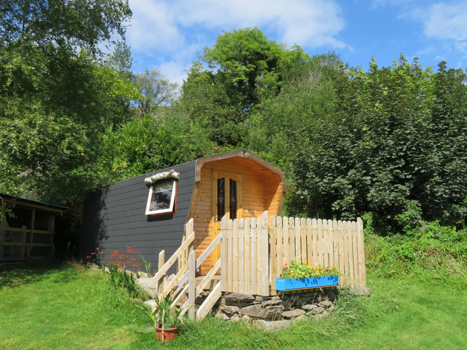 hungry-hill-lodge-hostel-camping-adrigole-e1i43