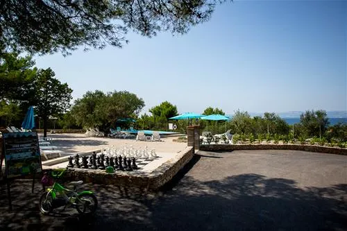 waterman-beach-village-supetar-8p64a