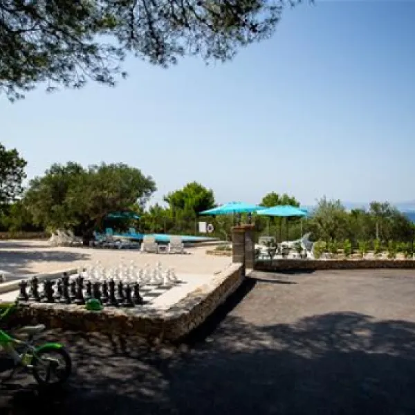 waterman-beach-village-supetar-8p64a