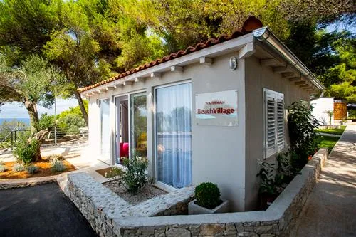 waterman-beach-village-supetar-hu2fs