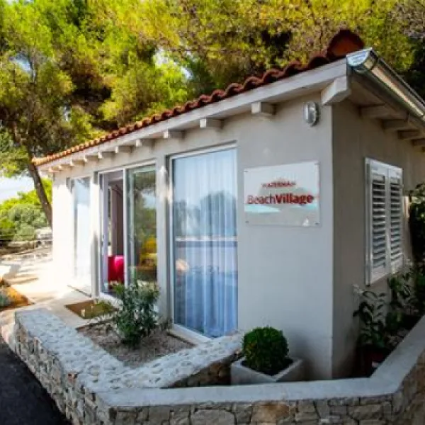 waterman-beach-village-supetar-hu2fs