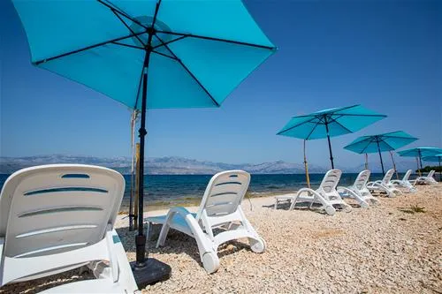 waterman-beach-village-supetar-vvjsh