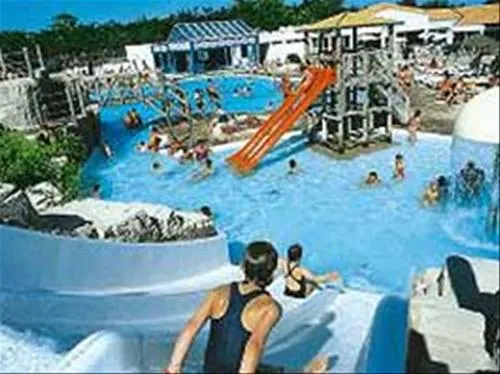 le-clarys-plage-saint-jean-de-monts-7jcmx