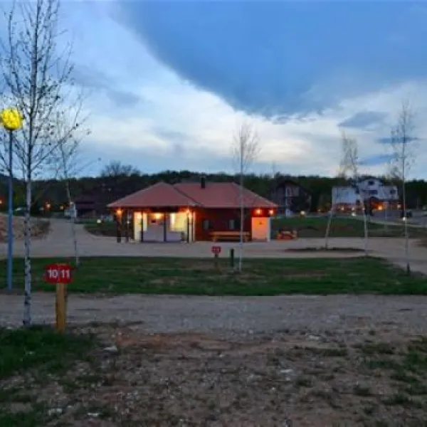 autocamp-korita-rakovica-8mlrq