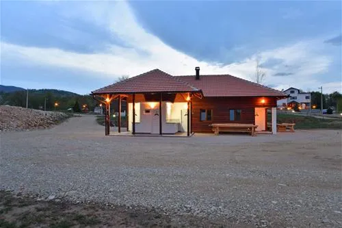 autocamp-korita-rakovica-lr9mn