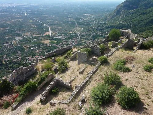 campsite-castle-view-mistras-bkxv1