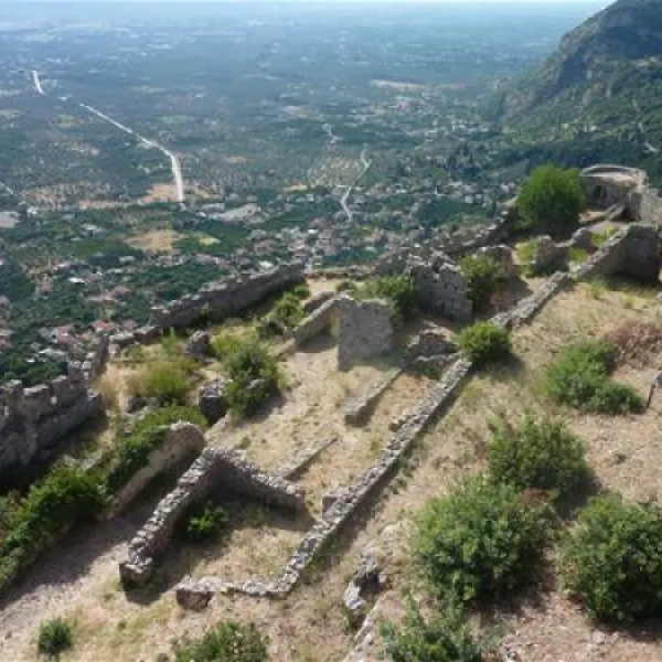 campsite-castle-view-mistras-bkxv1