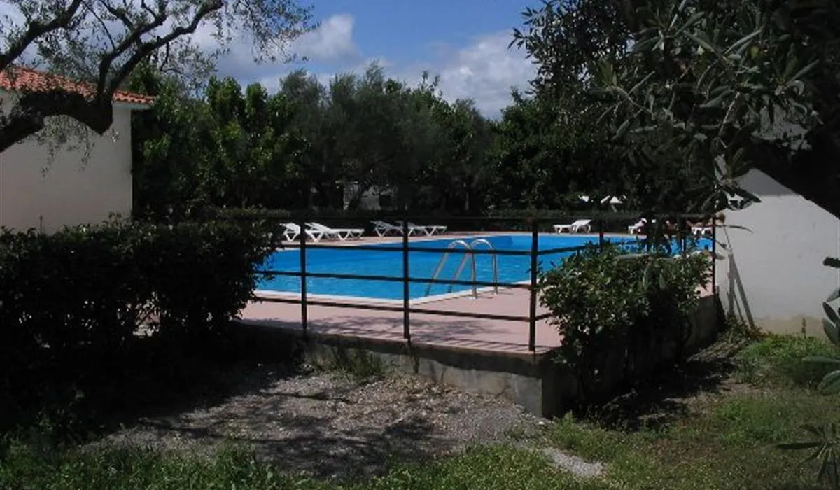 campsite-castle-view-mistras-vkx7j