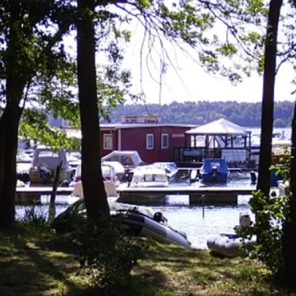 camping-und-wohnmobilpark-kamerun-heilbad-waren-mritz-tnwpp