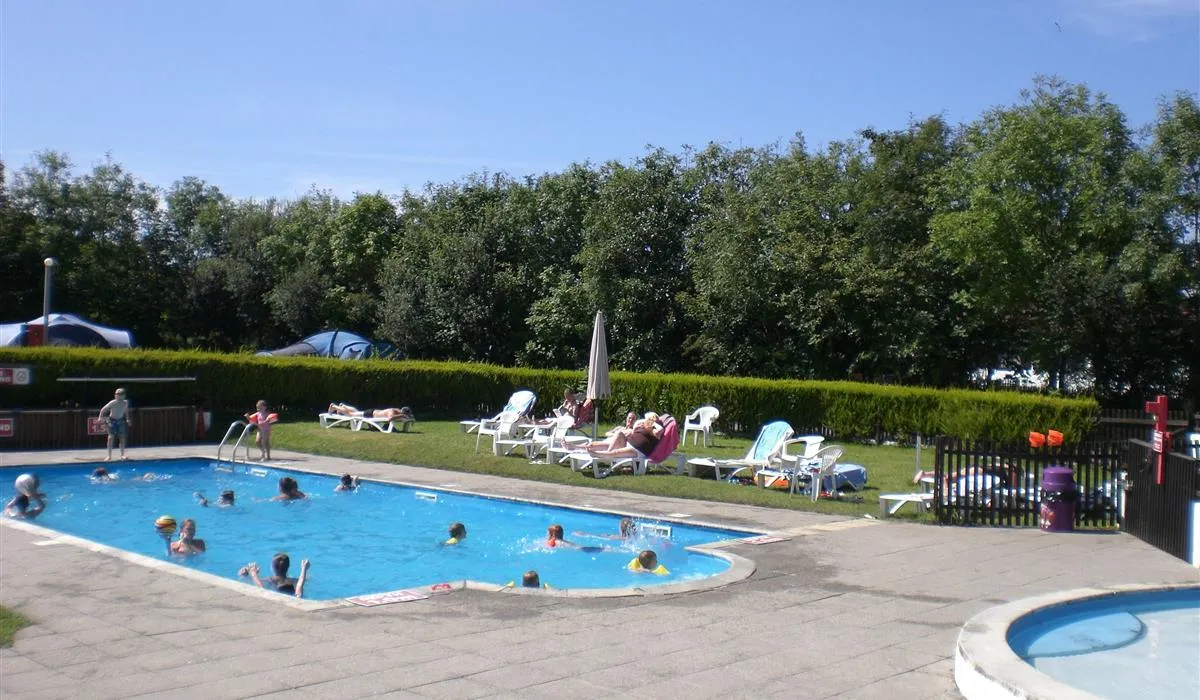 budemeadows-touring-park-bude-qhelv