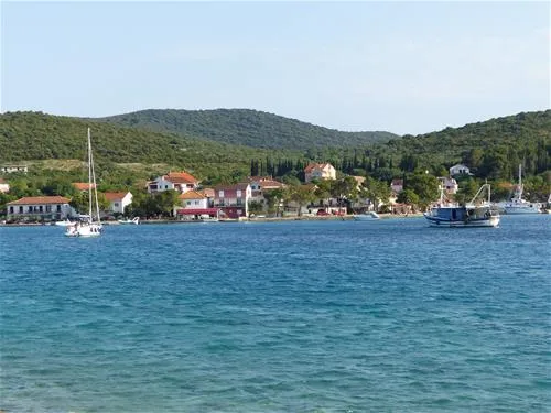 camp-lupis-loviste-nhllx