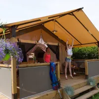 camping-les-rives-du-ceou-saint-chamarand-ri85h