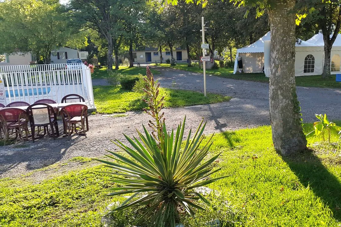 camping-les-rives-du-ceou-saint-chamarand-v8x8g