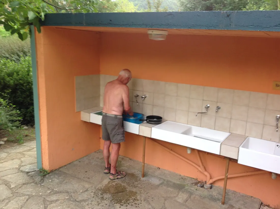 camping-le-roc-qui-parle-nant-pkvzo