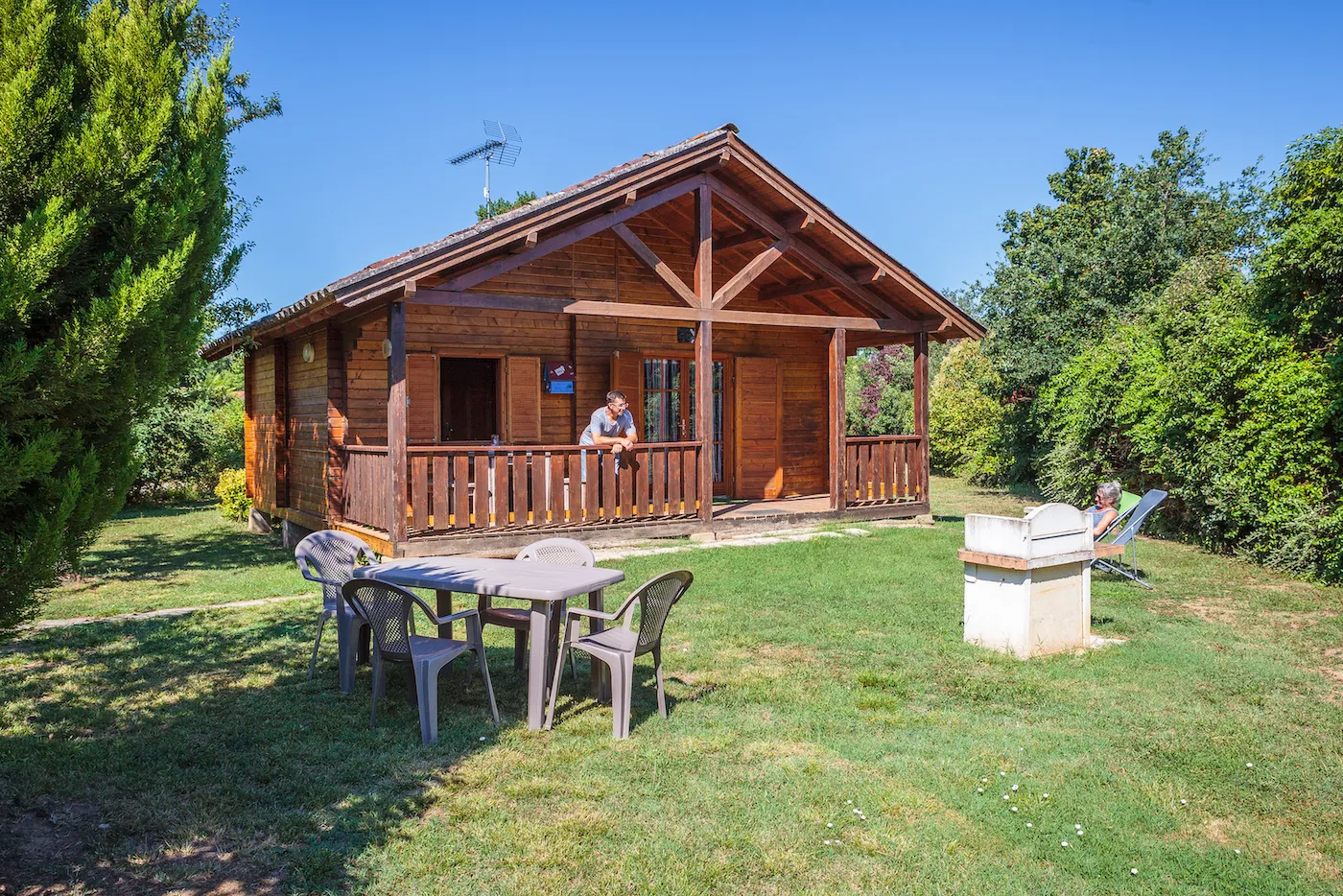 les-chalets-de-fiolles-brens-qknof