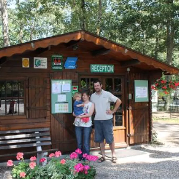 camping-les-acacias-la-ville-aux-dames-b2480