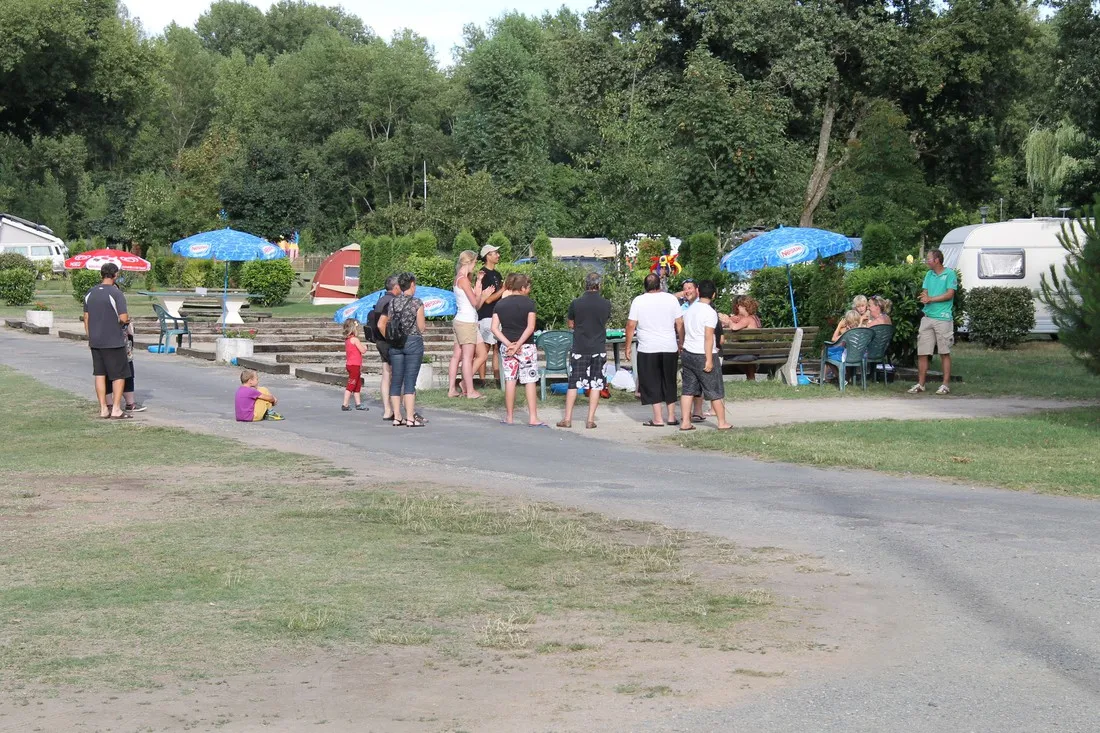 camping-les-acacias-la-ville-aux-dames-qjlet