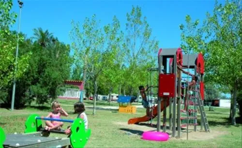 camping-le-soleil-de-la-mediterranee-st-cyprien-rxnpk