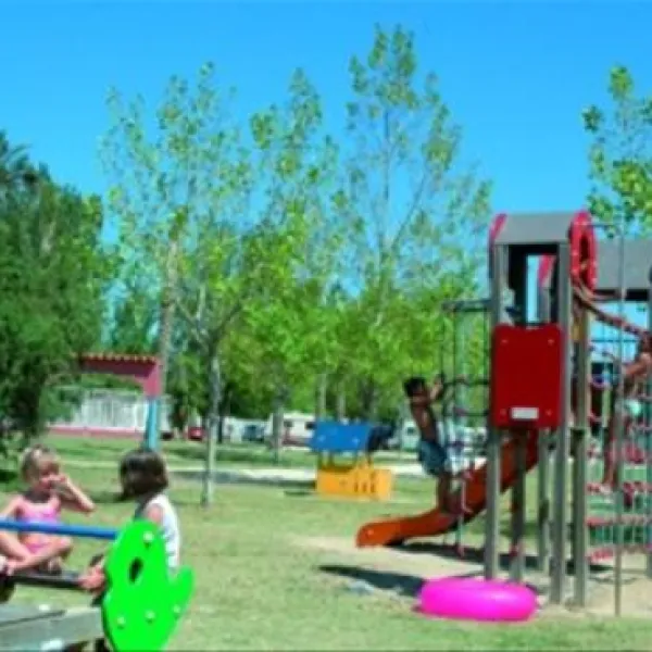 camping-le-soleil-de-la-mediterranee-st-cyprien-rxnpk