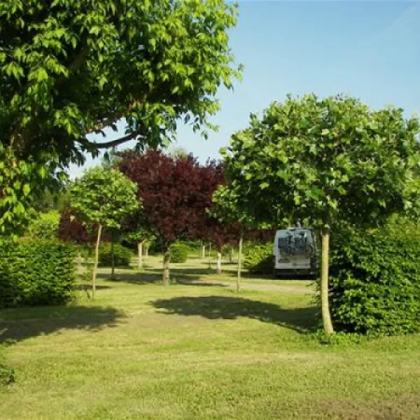 camping-municipal-aubeterre-sur-dronne-mf8ct