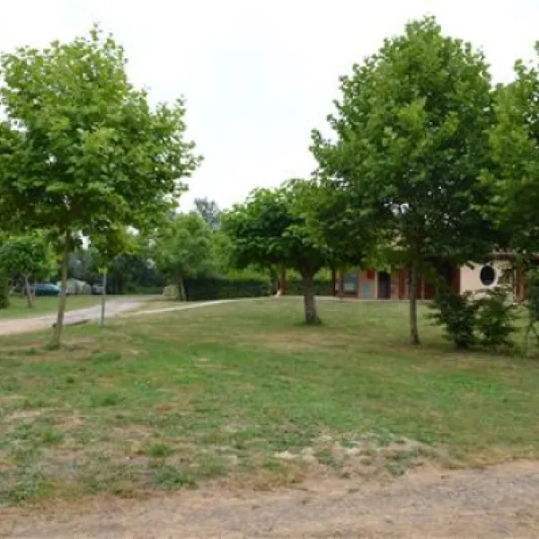 camping-municipal-aubeterre-sur-dronne-tvy2w
