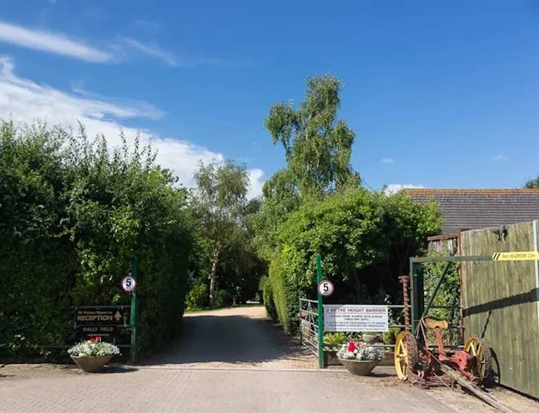 hill-cottage-farm-camping-and-caravan-park-fordingbridge-lm35n