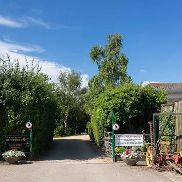 hill-cottage-farm-camping-and-caravan-park-fordingbridge-lm35n