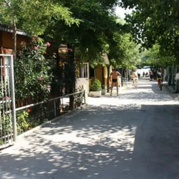 villaggio-turistico-residence-mare-fermo-eyjek