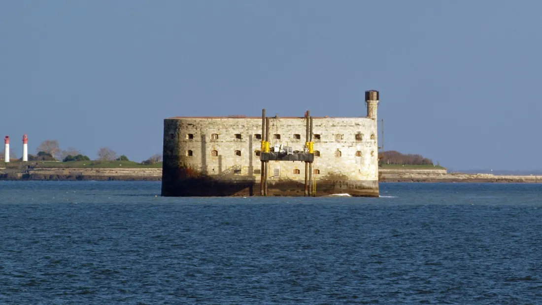 la-brande-chateau-doleacuteron-ile-doleron-qideh