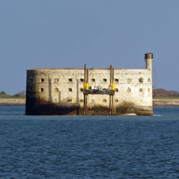 la-brande-chateau-doleacuteron-ile-doleron-qideh