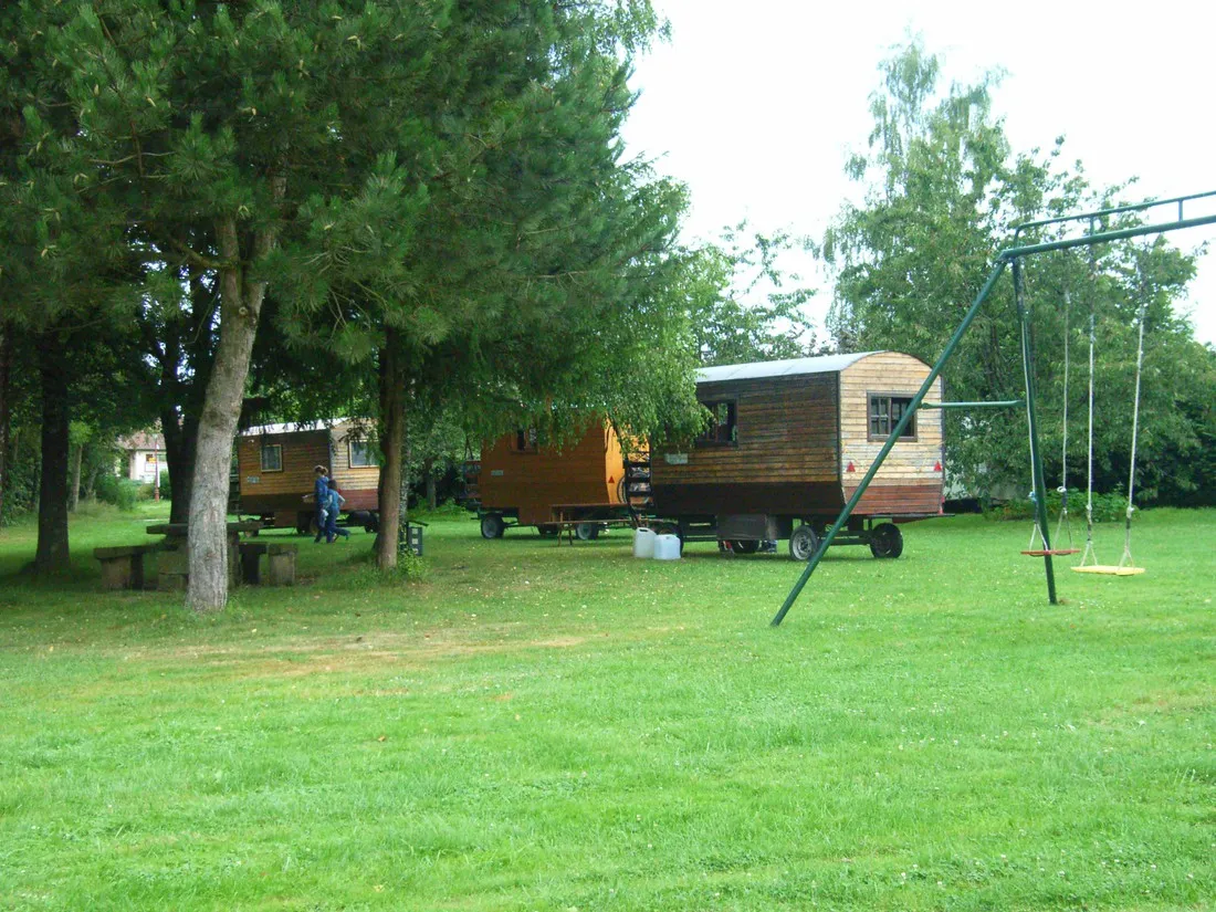 camping-a-la-ferme-de-la-renaudine-dampierre-les-conflans-tlcr8