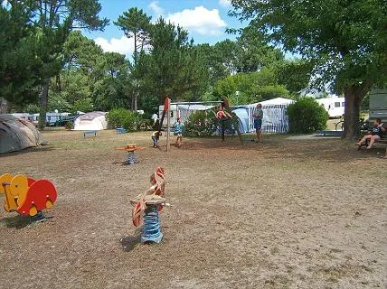 camping-municipal-du-lac-de-cazaux-la-teste-de-buch-yuqxb