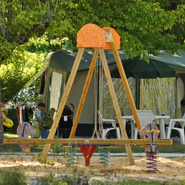 camping-rural-de-rousseau-jeanmarie-montpon-menesterol-s11md