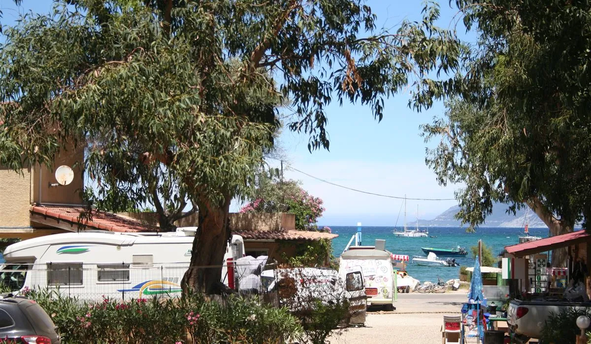 camping-u-pezzo-st-florent-8zwdr