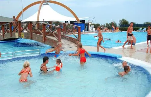 campeggio-spiaggia-e-mare-porto-garibaldi-zfsux