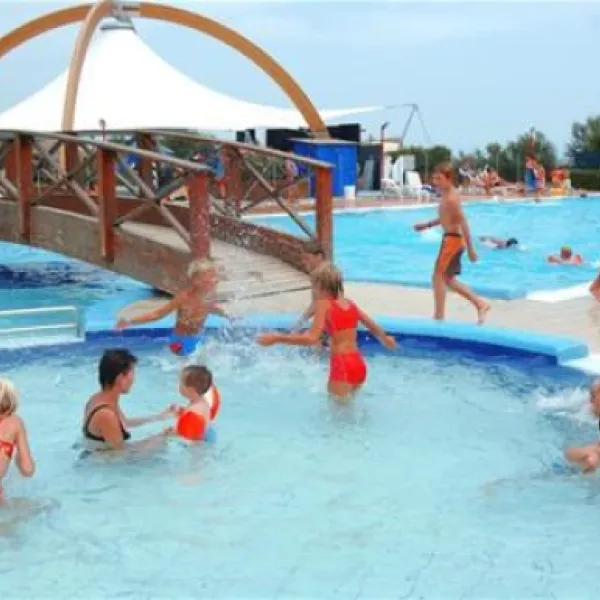 campeggio-spiaggia-e-mare-porto-garibaldi-zfsux
